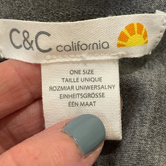 Poncho-style shawl - Picture 2 of 2